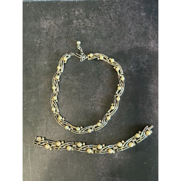 Vintage Crown Trifari Pearl and Silver Necklace and Bracelet Jewelry Set - Picture 3 of 7